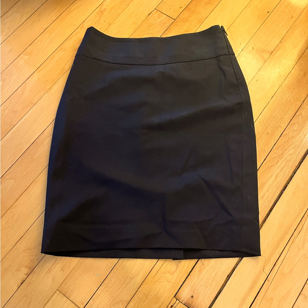 Black pencil skirt. From the limited collection. Size 00